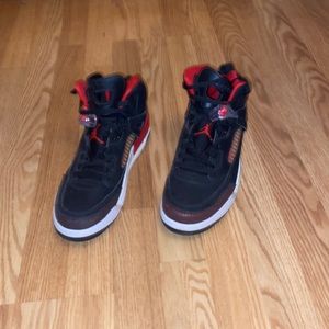 Jordan spizike black university red